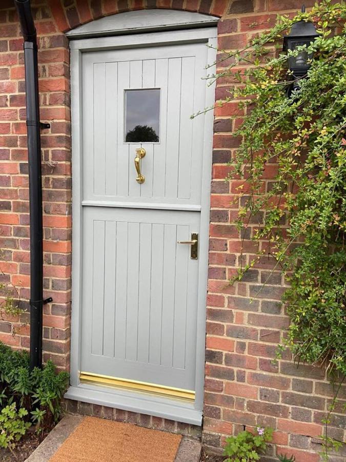 Pewsey Retreat 3 Sleeps -Petfriendly Bbq Parking Apartment Exterior photo